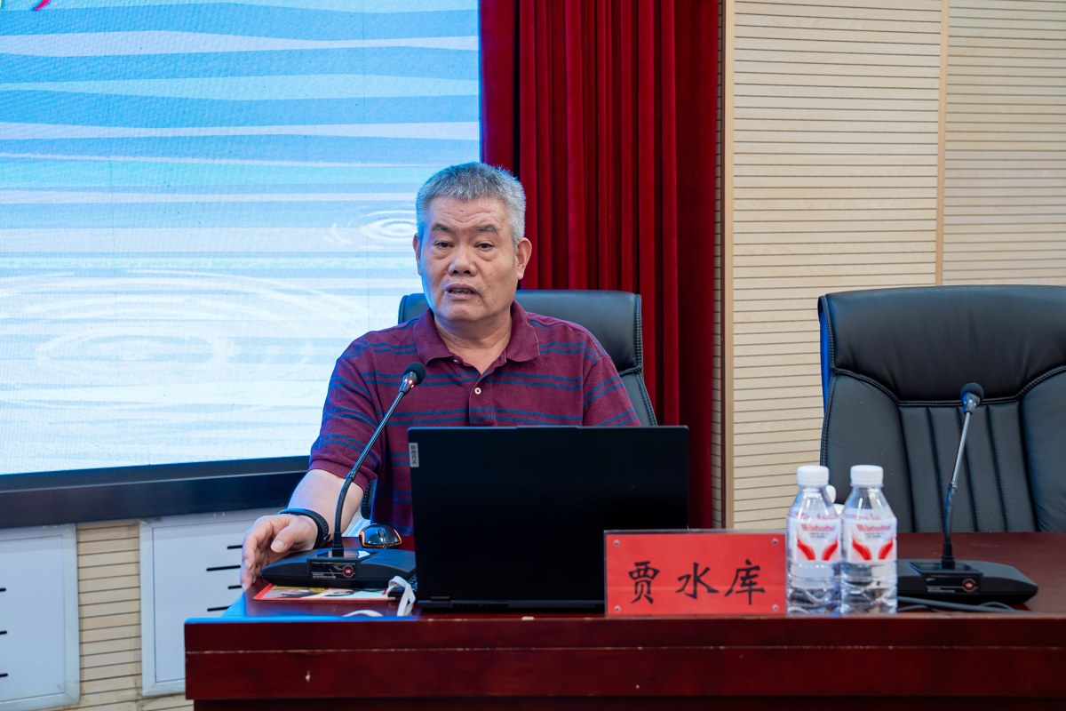 贾水库在校园安全专题培训会上授课